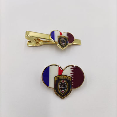 Nhãn hiệu lực lượng an ninh giải đấu theo yêu cầu cao cấp hình trái tim hai lá cờ kim loại pin và tie clip set